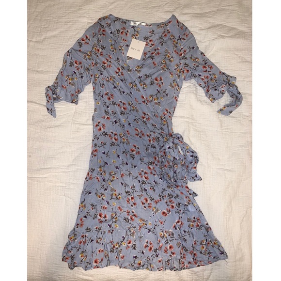 Floral wrap dress - Picture 2 of 5